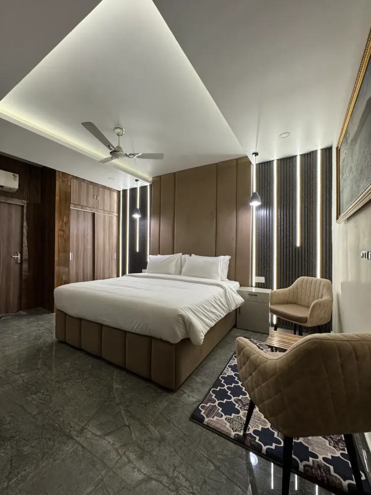 Luxenest | Premium 3BR Apt w/ Pool & Views